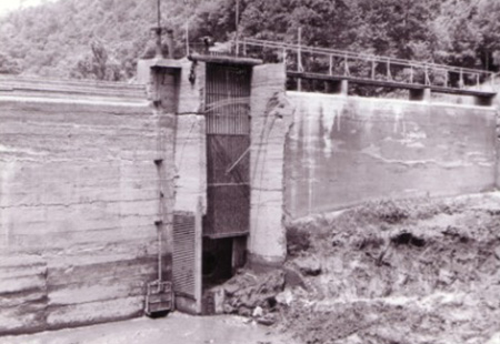 1940 Payne Branch Dam, gate