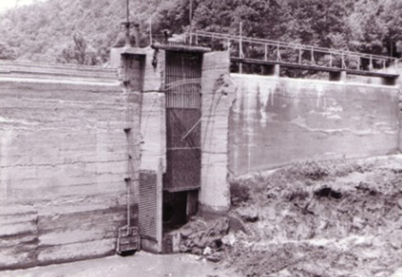 1940 Payne Branch Dam, gate 1940 Payne Branch Dam, gate